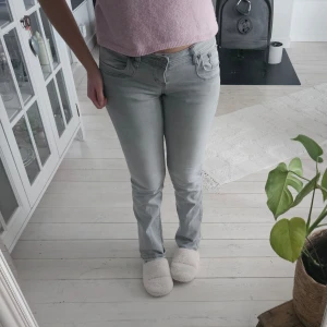 LTB valerie jeans - Säljer dessa populära LTB jeans i modellen valerie💓 lowwaist och bootcut! Knappt använda så inga defekter. Stl motsvarar S/36 & innerbenslängd 32 cm. Nypris 800, helt slutsålda i alla storlekar