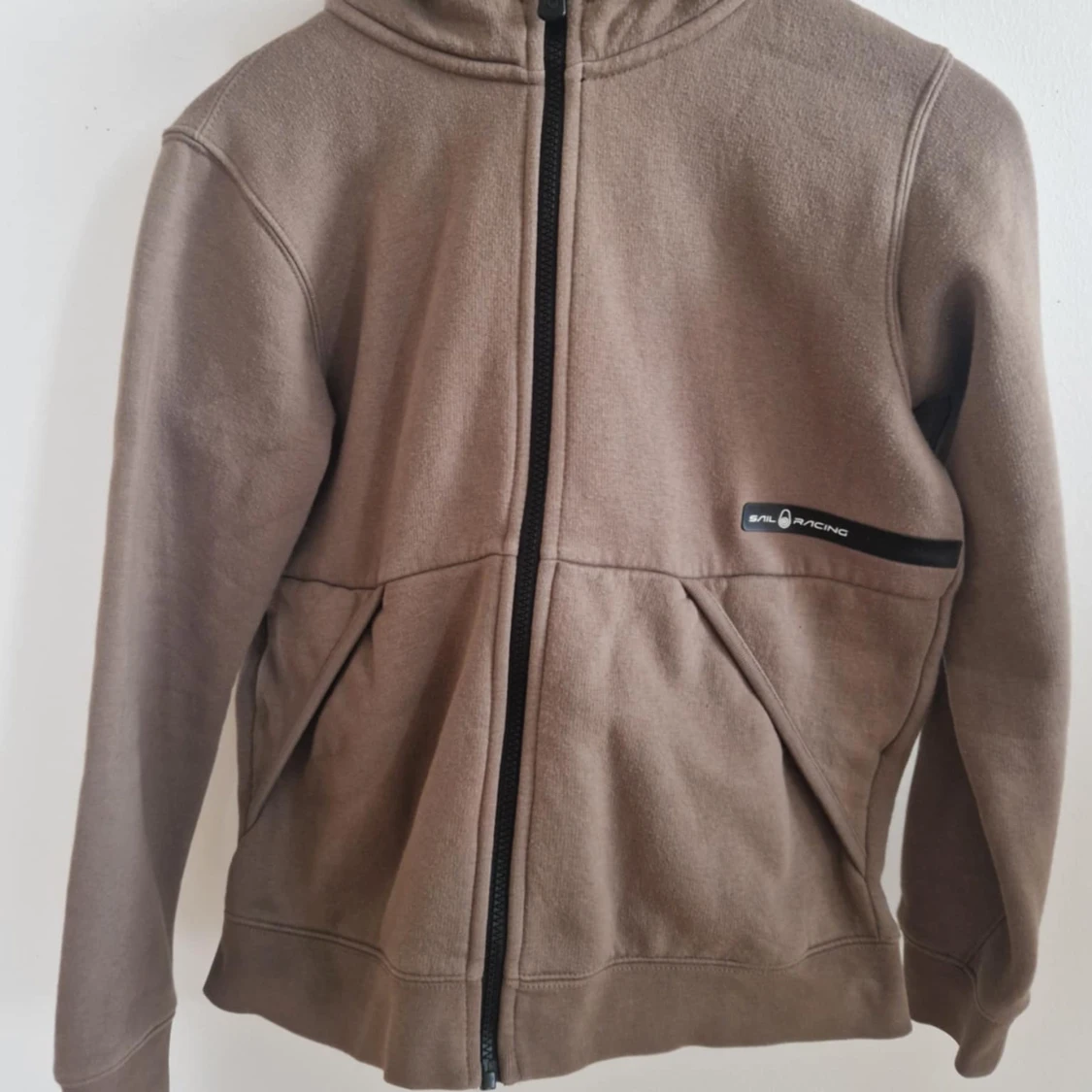 Brun fleecejacka från Sail Racing