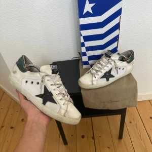 Golden Goose - Säljer dessa sällsynta och eftertraktade Golden Goose | Skorna är i ett använt skick därav priset| Pris ej diskuterbart | | Box ingår! |Tveka inte att kontakta om minsta intresse