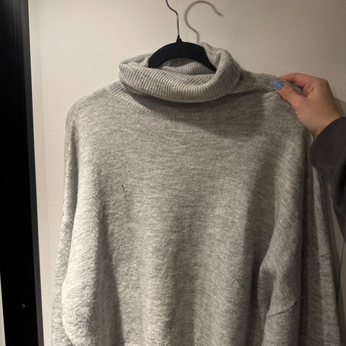 Grå polotröja från BikBok