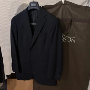 Helt ny Oscar Jacobsson  - Helt ny med påse, storlek 46, nypris funt 3k