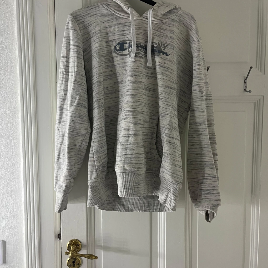 Gråmelerad hoodie från Champion - 91
