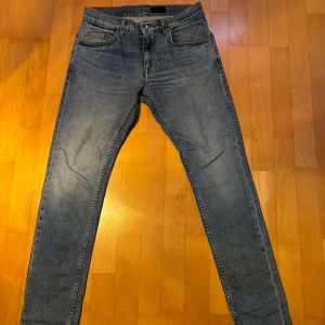 Tiger of sweden jeans - Ett par schysta TOS jeans i ljusblå färg. Skicket på jeansen är i mycket bra form. Modellen på jeansen heter Pistolero. W29/L32