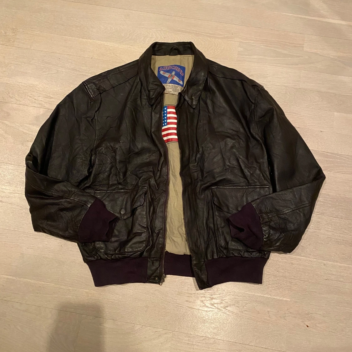 Brun skinnjacka från Airborne