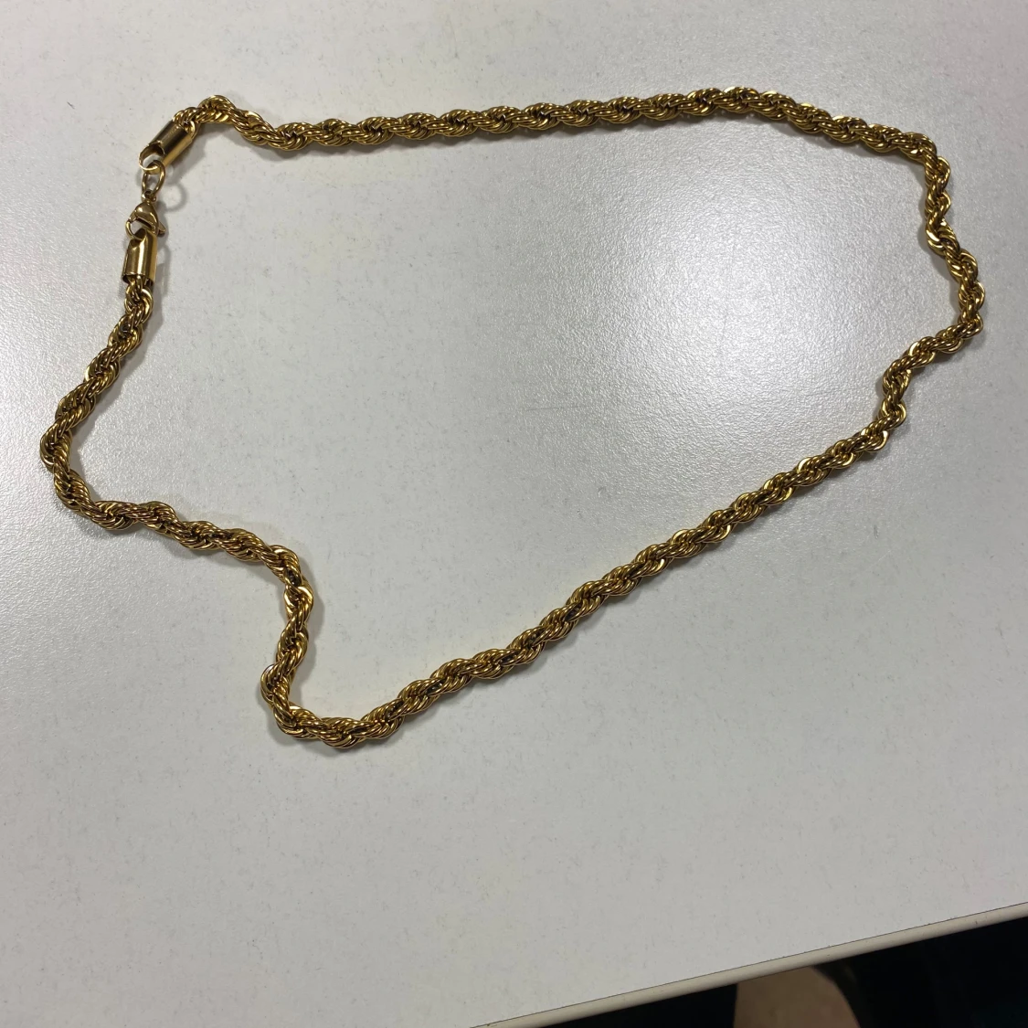 Guldfärgat halsband - 90