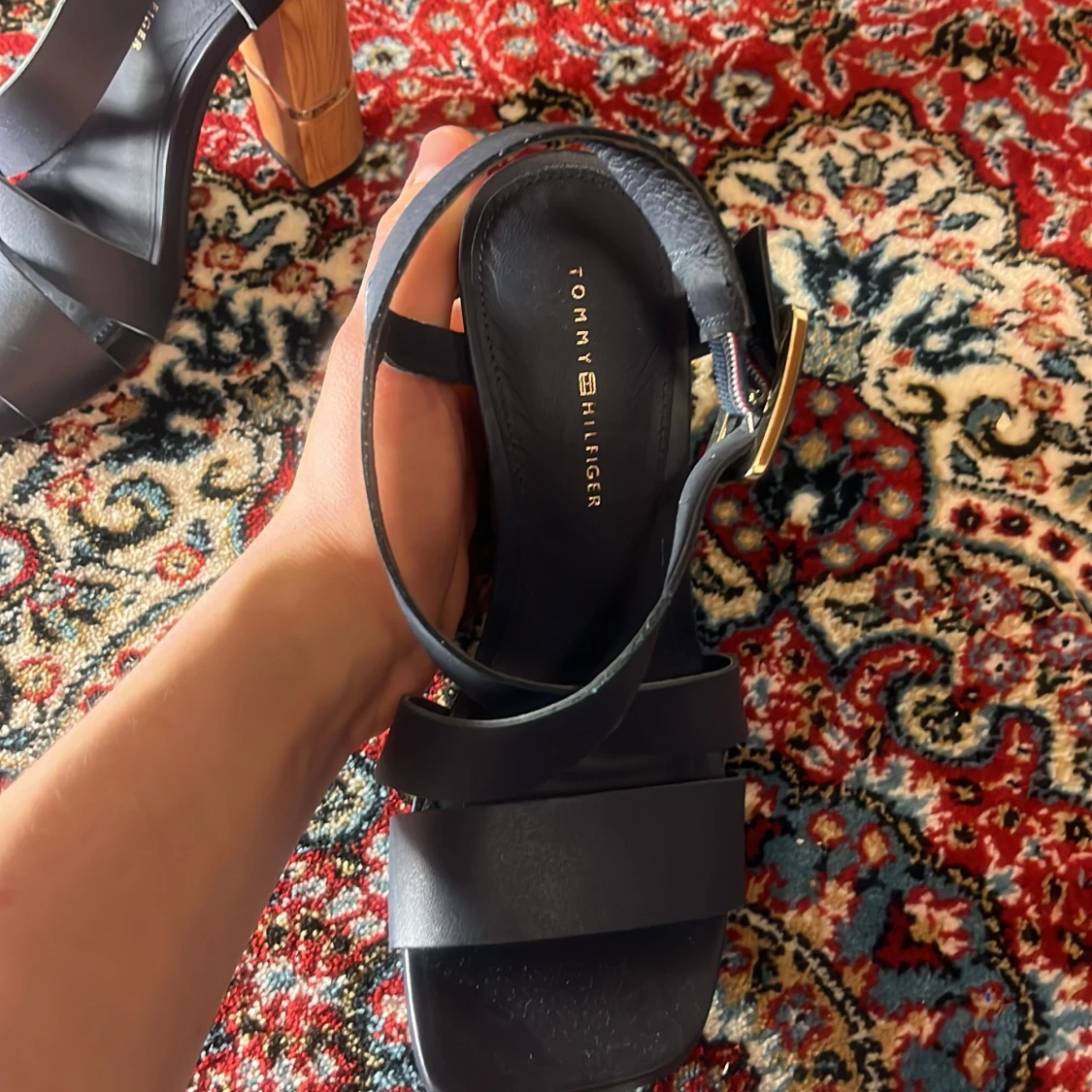 Svarta sandaler med klack från Tommy Hilfiger - 90