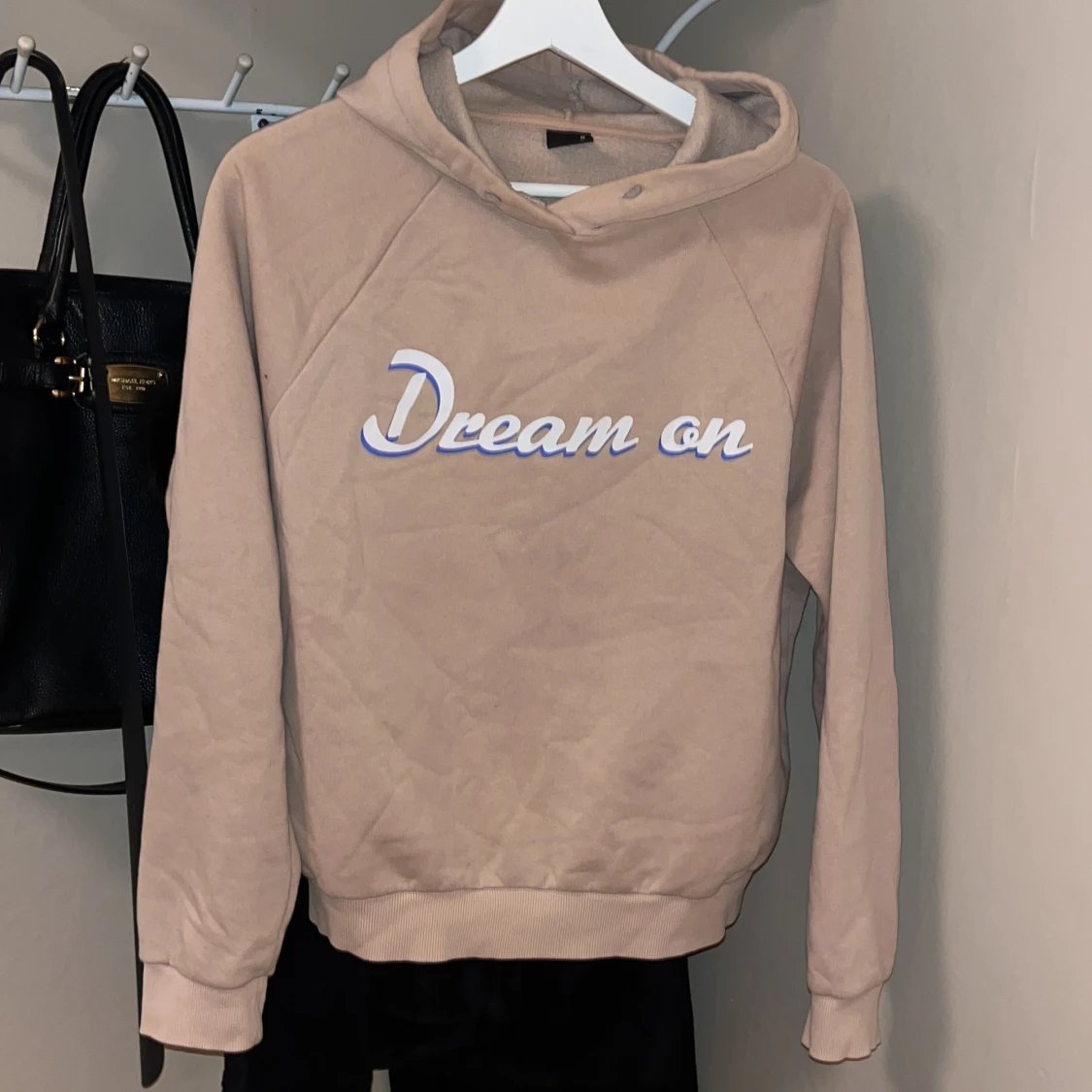 Beige hoodie från Gina Tricot