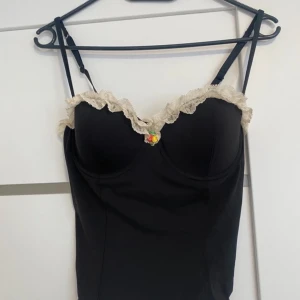 Korsett topp - Korsett topp från Calvin Klein 2000-talet, skit snygg och storlek 80b!