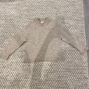 Stickad tröja, Alpaca blend - Jättefin, mjuk, stickad tröja från HM, använd fåtal gånger. nypris 500