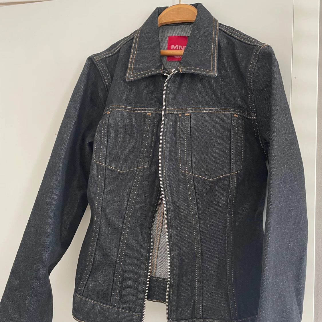 Svart jeansjacka från MNG