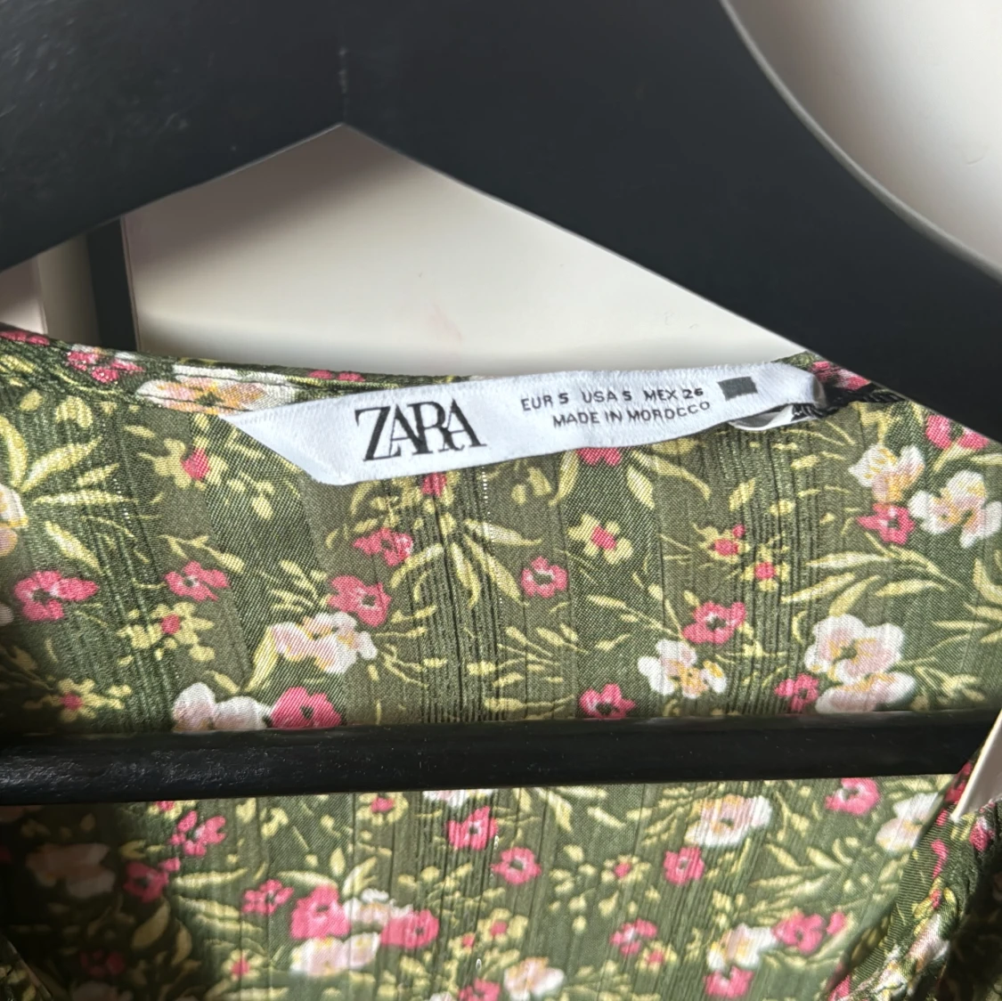 Blommig klänning från Zara - 91