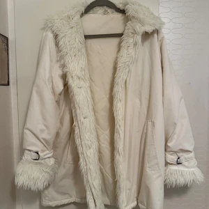 Vintage pälsjacka - Frän vintage pälsjacka i storlek 40, okänt märke. Några år på nacken men det finns inga defekter.