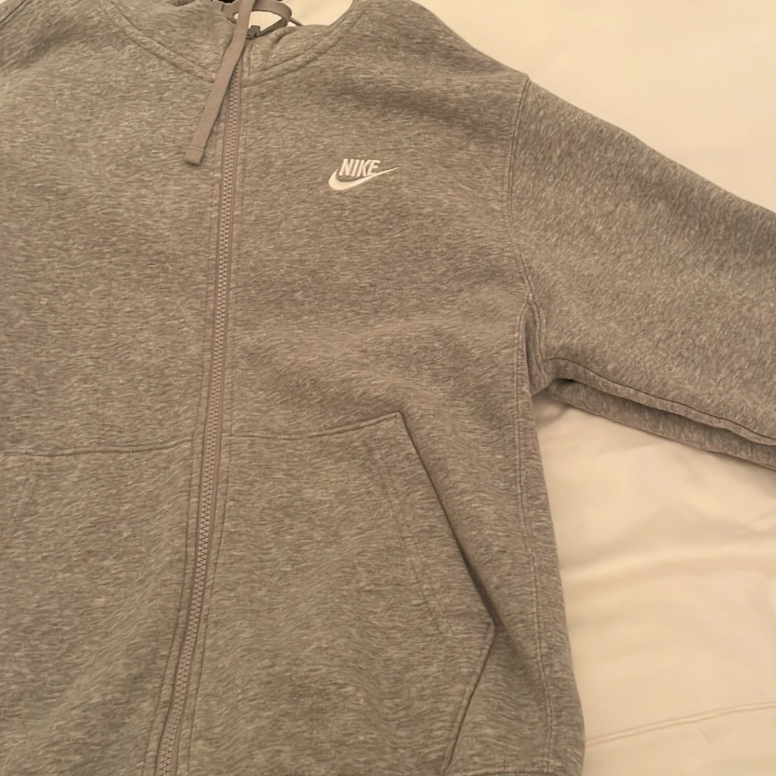 Grå hoodie från Nike - 91