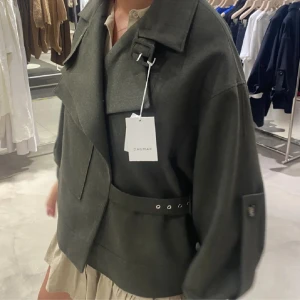 Dagmar kappa - Söker förra årets modell på Dagmar kappan. Den som är på bilden!! I svart eller grönt