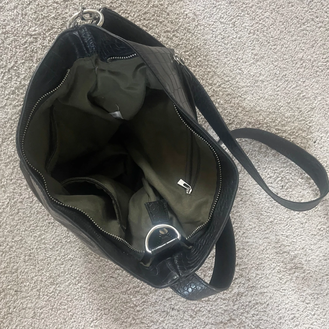 Svart axelväska i skinn - 91