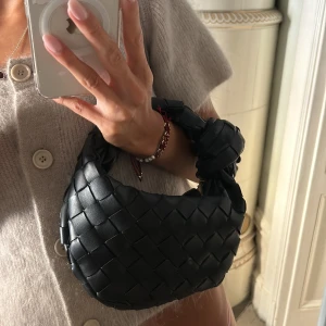 Flätad väska  - Köpt för 700 från amazon - d@pe på bottega veneta! Så fin och söt 