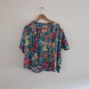 Blommig blus - 34