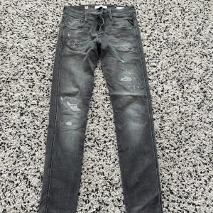 Replay Anbass - Snygga replay anbass som är i en slim modell. Finns inte mycket att säga köpte de för 1950 använt de cirka 4 gånger. De är helt hela och ingen slitningar. 