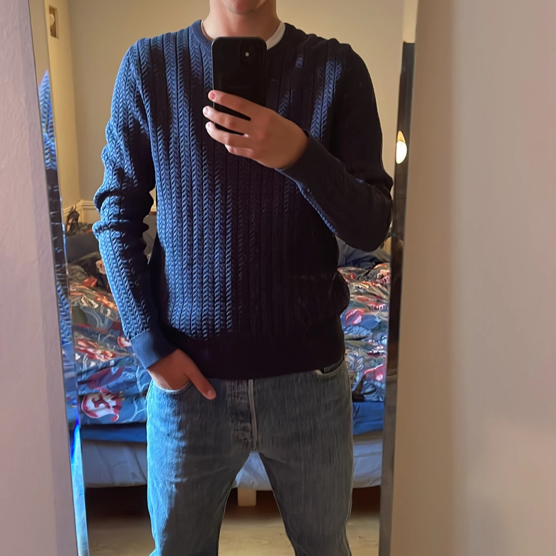 Mörkblå stickad tröja från J.Lindeberg