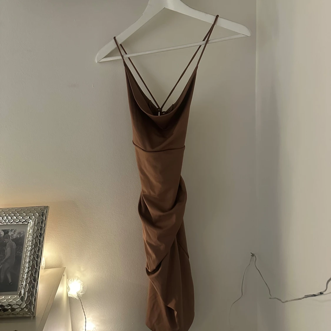 Klänning med öppen rygg - 92