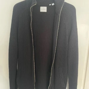 Paket svart+grå - Paket med två tröjor 1 grå och 1 svart