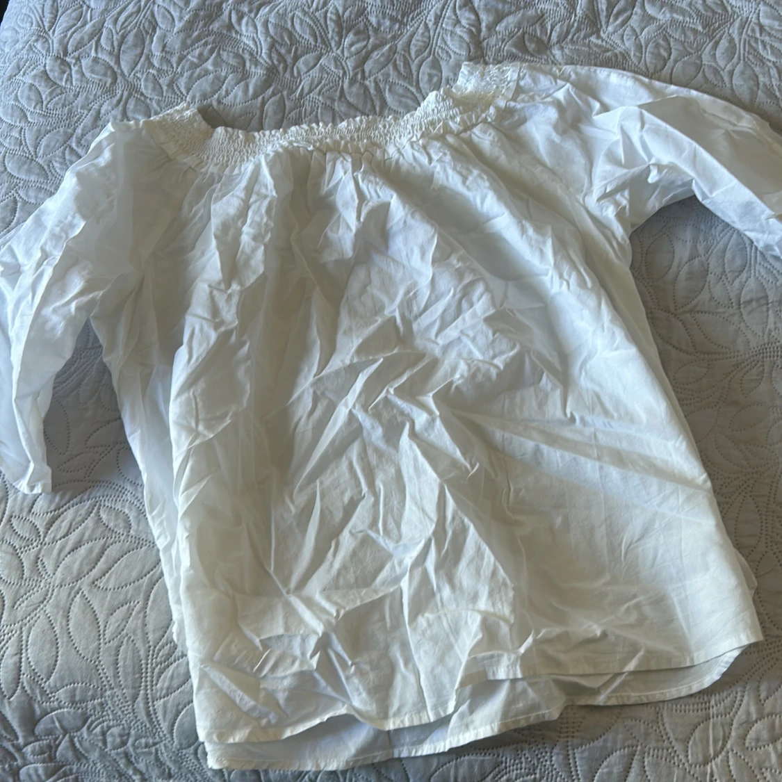 Vit off shoulder blus!