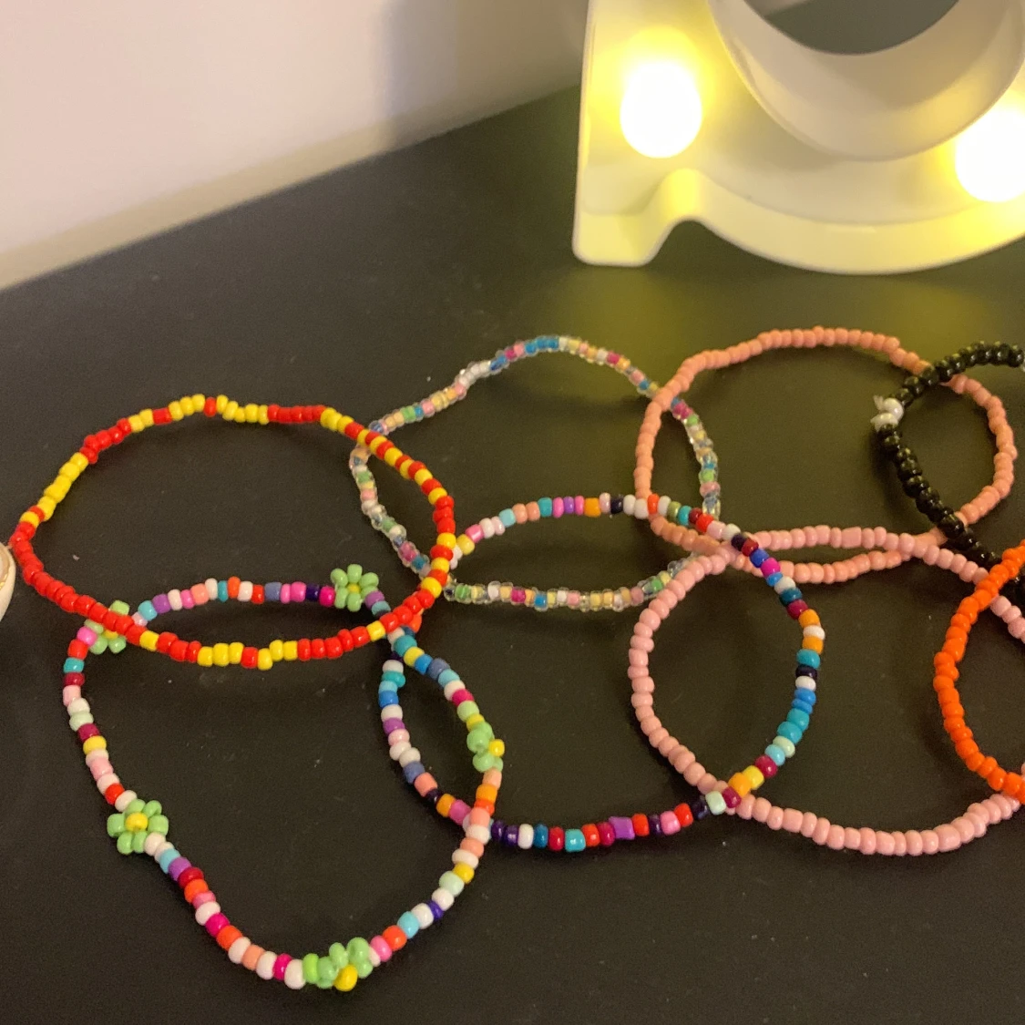 Färgglada pärlarmband - 91