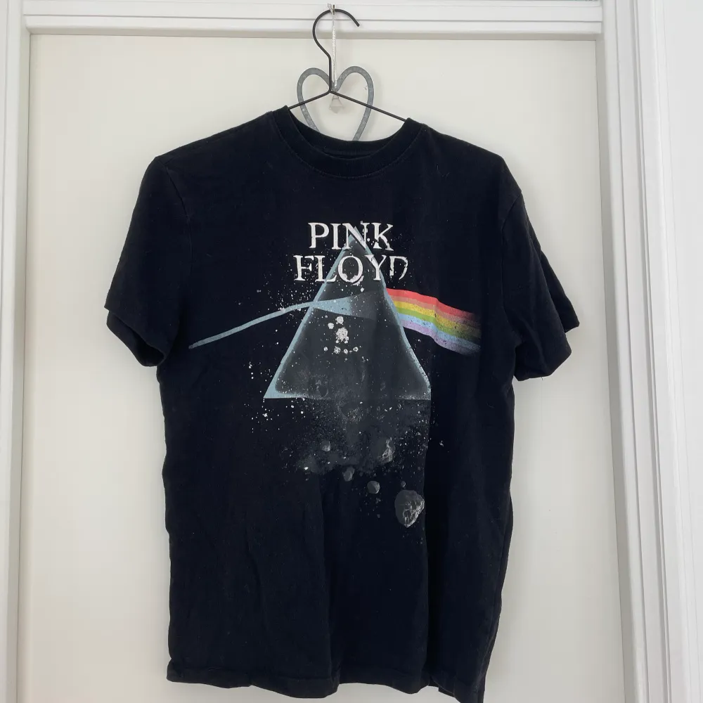 T-shirt med tryck, pink Floyd. Från pull and bear. T-shirts.