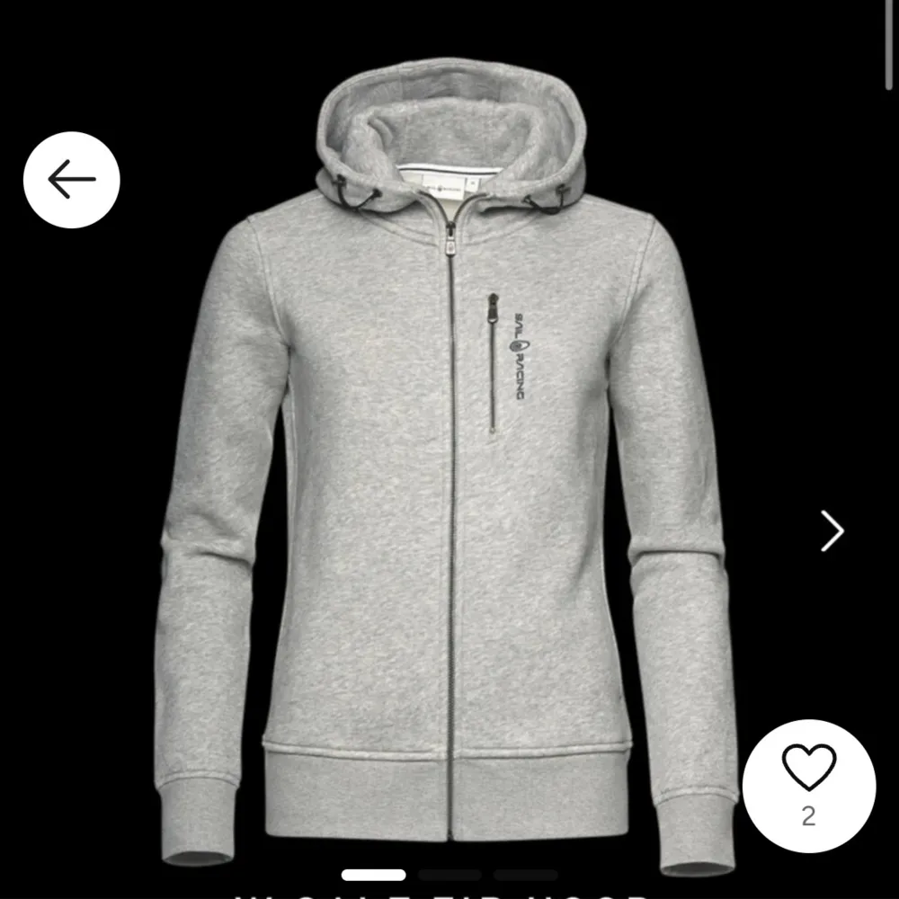 Nike tech zip hoodie i röd, några fläckar som inte går bort men annars i bra skick. Jackor.