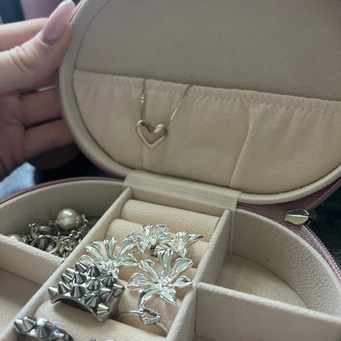 Silvrigt hjärthalsband💗 - 91