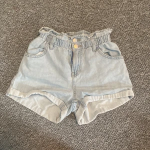 Shorts - Ljusblå jeansshorts, mycket bra! 
