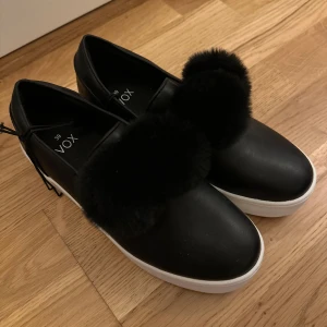 Skor  - Jätte fina skor ej anväda. Köpte för 300 Säljer för 200