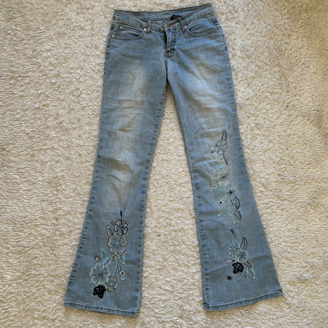 Broderade jeans 
