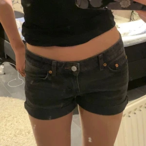 Lågmidjade shorts - Superbra skick, avklippa jeans💓💓