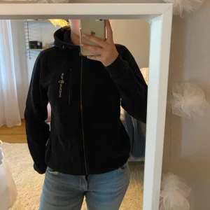 Sail racing zip hoodie  - Zip hoodie från Sail racing i storlek S, fint skick. Nypris ca 1200 kr. 