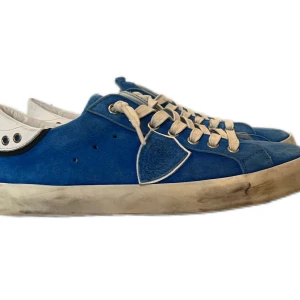 Philippe Model - Coola philippe model skor i ovanlig färg. Dem är såklart äkta har kvittot till dem. Det är även väldigt bra skick, pga att dem bara används fåtal gånger. Priset är inte gjutet i sten