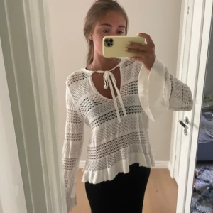 Virkad tröja - Jättefin see trough tröja i bra skick