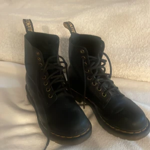 Superfina dr Martens - Säljer dessa då jag ej använder längre. Jättebra skick, inga synliga slitningar 