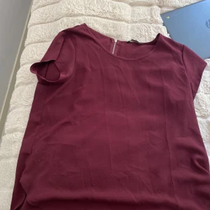 Röd blus  - Använd få gånger 