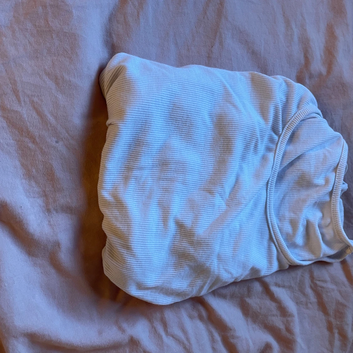 Ljusblå ribbad topp med knytband - 90