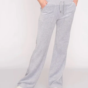 Juicy couture  - Säljer mina gråa juicy byxor då jag ej använder längre ❤️