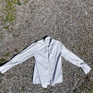 J.Lindeberg skjorta - Vit J.Lindeberg skjorta  i storlek M, 100%  cotton, väldigt bra skick.