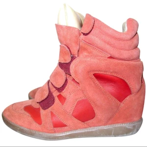 Isabell marant skor Bekett sneakers - As coola rosa isabell marant skor. Bra skick! Nypris 4800kr men säljer för 2500kr!🥰 as coola och unik färg! Pris kan diskuteras 