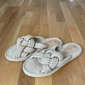 Flätade sandaler - Säljer dessa härliga sommarsandaler som endast är använda en gång