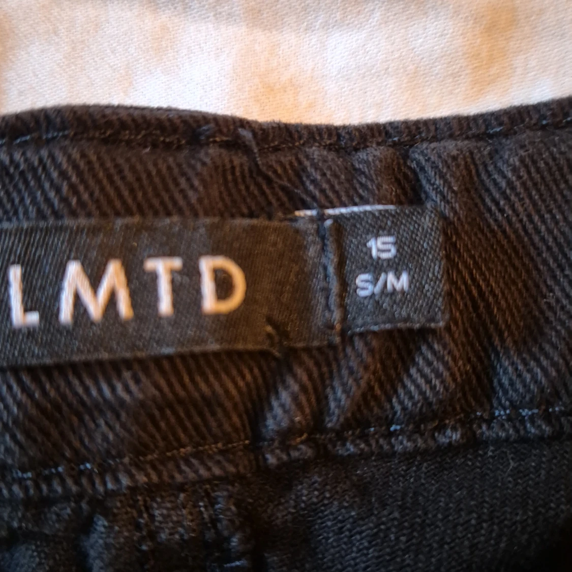 Svarta jeansbyxor från LMTD - 90