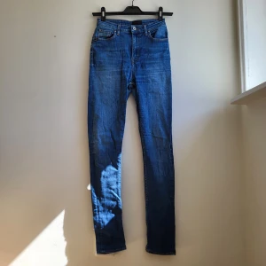 Jeans - Skinny jeans från Tiger of Sweden. 29/30"