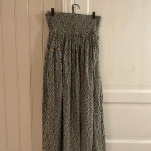 Zara kjol - Aldrig använd i nyskick