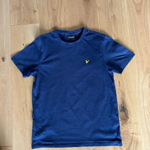 Lyle & Scott T-Shirt - Bra skick