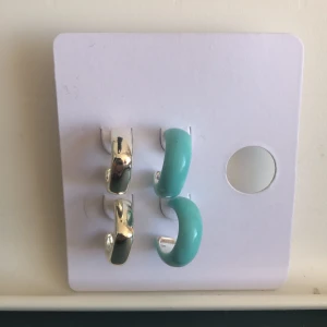 Örhängen  - Helt oanvända örhängen som bara inte kommit till användning💕 Priset kan diskuteras ❤️