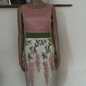 Retro vintage rockabilly 40-tal 50-tal 60-tal klänning fever london - Inget att anmärka på 